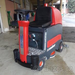 Podlahový mycí stroj Cleanfix Sauber RA 900 se sed.obsluhou