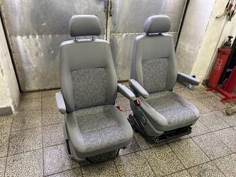 Přední sedadla VW TRANSPORTÉR T5