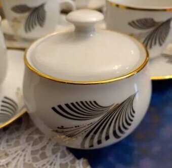 prodám čajovou soupravu- porcelán