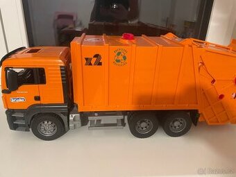 Bruder popelářské auto