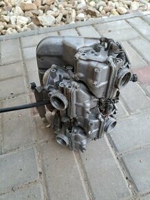 Karburatory a ostatni motorove dily Honda VF 400