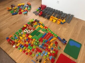 LEGO DUPLO - vlak, koleje, most, vláček, auta, stavebnice