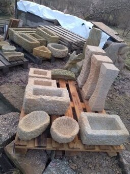 Kamenná koryta a květináče