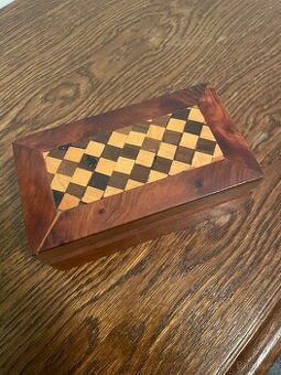 Šperkovnice . Intarzie