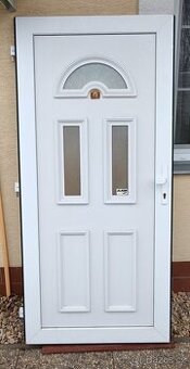 Vchodové plastové  dveře okolo 90cm pravé