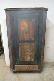 Malovaná skříň ze Šumavy