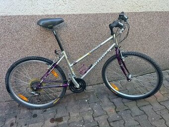 Tříčtvrteční dívčí kolo s přehazovačkami vpředu i vzadu