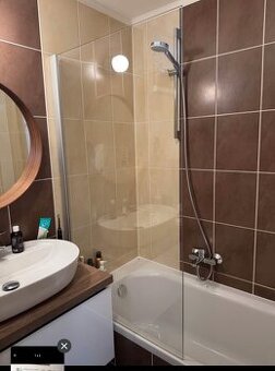 Sprchová zástěna na vanu