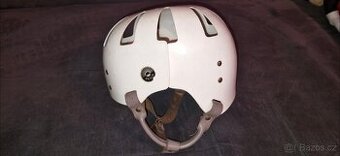 Hokejová helma