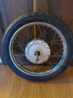 Přední 17" kolo s bubnovou brzdou