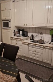 Bílá kuchyně z masivu se spotřebiči Siemens,6116