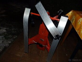 Skibob sportovní, 2 brzdy, seřízení šíře stopy (rychlosti)