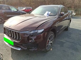 Lehce havarované Maserati Levante S 316kw