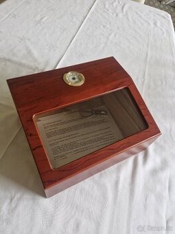 Luxusní prosklený humidor na doutníky – nepoužitý
