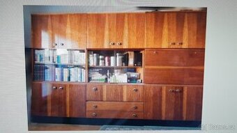 Obývací stěna - spěchá