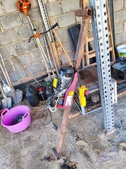 Elektrický lanový naviják používaný na Haki lešení