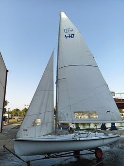 Plachetnice 470