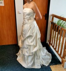 Ivory svatební šaty