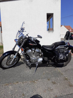 Prodám HONDA SHADOW VT600. ZDARMA kožené oblečení.