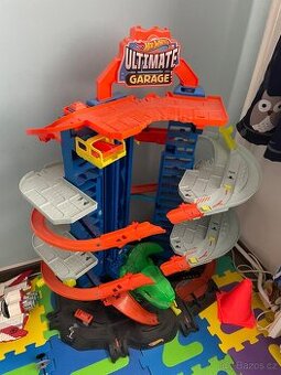 Hotwheels ultimate garage
