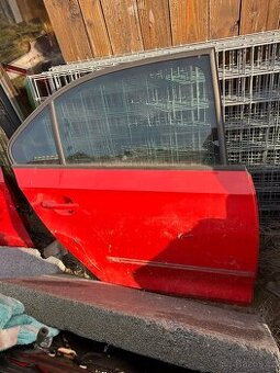 Prave zadni dvere rapid liftback