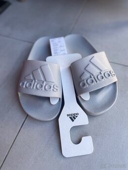 Dámské lifestylové pantofle Adidas 39