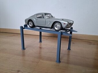 Parkovaci 4 sloupovy zvedak na modely aut 1:18