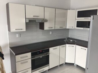 KOMPLETNĚ ZAŘÍZENÝ moderní BYT 2KK 45m2 vedle OC Breda