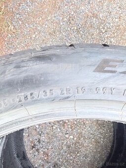 285/35 R19
