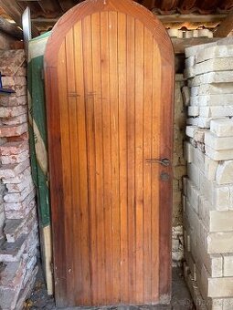 Masivní atypické dveře