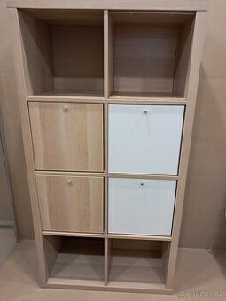 Kalax - knihovna a 4 dvířka