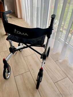 Čtyřkolové chodítko DMA skládací
