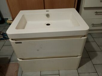 umyvadlo se skříňkama