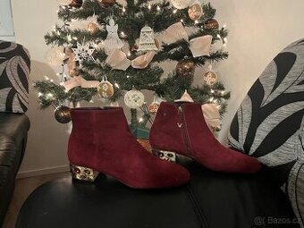 Kožené kotníkové boty s krystaly č. 41