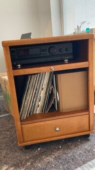 Skříňka na gramofon