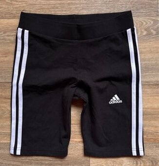 Krásné holčičí kratásky Adidas vel.146