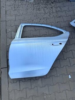 Zaddní levé dveře Škoda Octavia IV hatchback