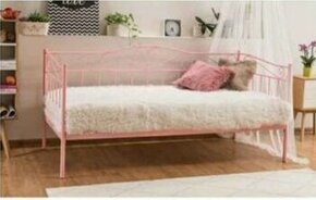 Dětská růžová postel