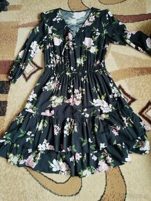 šaty s květy