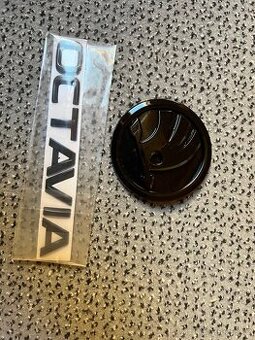 Černé logo 2x  / nápis Octavia 3 / červené logo