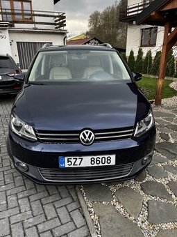 Volkswagen Touran 1.6TDI - kožené sed., tažné, park. senzory