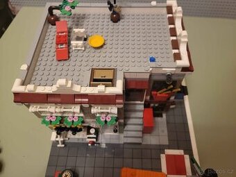Lego modulární budova MOC + 10 figurek navíc darek - 1
