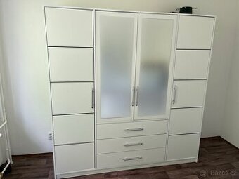 Šatní skříň