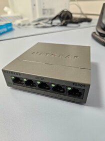 Switch NETGEAR FS305 - 1