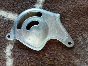 Čz motokros 125/516 125/511 víčko řetezového kola