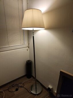 Stojací lampa