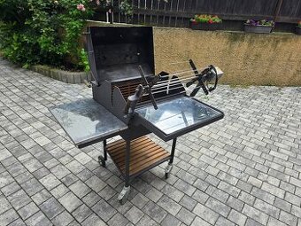 Gril na kýtu, kuře, sele, gyros