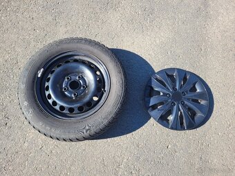 Zimní pneu 4x s plecháči a kryty 195/65 r15