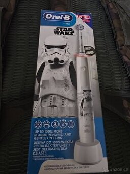 Oral-B Junior elektrický zubní kartáček Star Wars