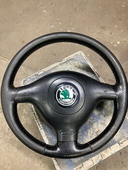 Tříramenný koženy volant Škoda Rs